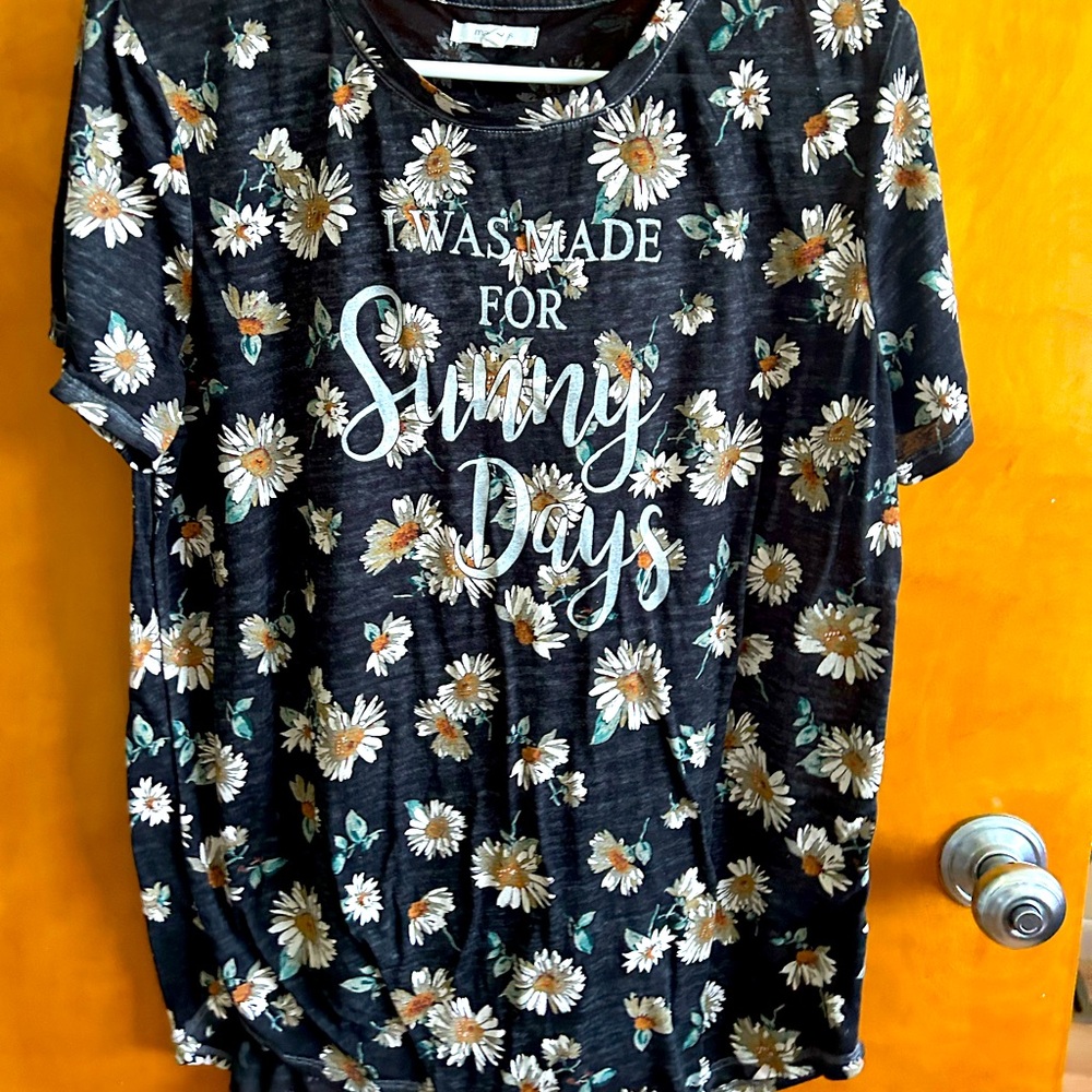 Maurices T-shirt, size large